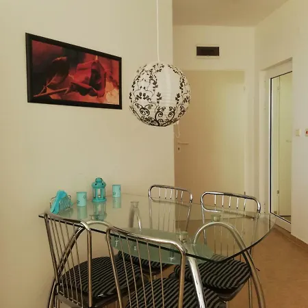 Dea Pasavan Apartment *