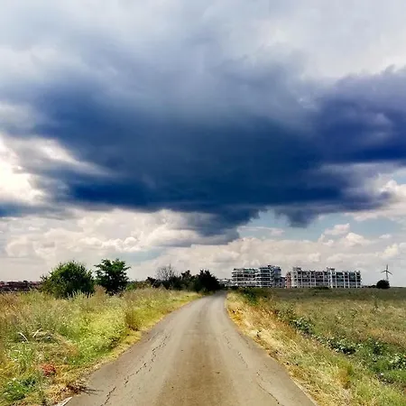 Dea Pasavan Апартамент Равда